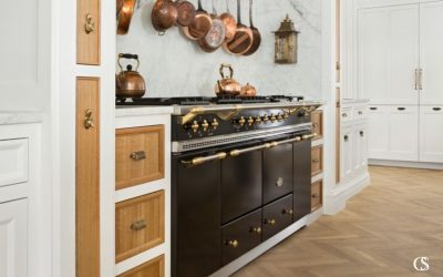 What makes the best custom kitchen cabinets? Is it material? Color? Hardware? We know it's a combination of all those things combined in the overall thoughtful design that will create usable workspace, storage, as well as beauty in your kitchen.