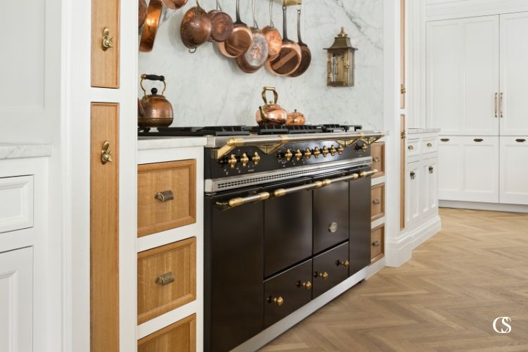 What makes the best custom kitchen cabinets? Is it material? Color? Hardware? We know it's a combination of all those things combined in the overall thoughtful design that will create usable workspace, storage, as well as beauty in your kitchen.