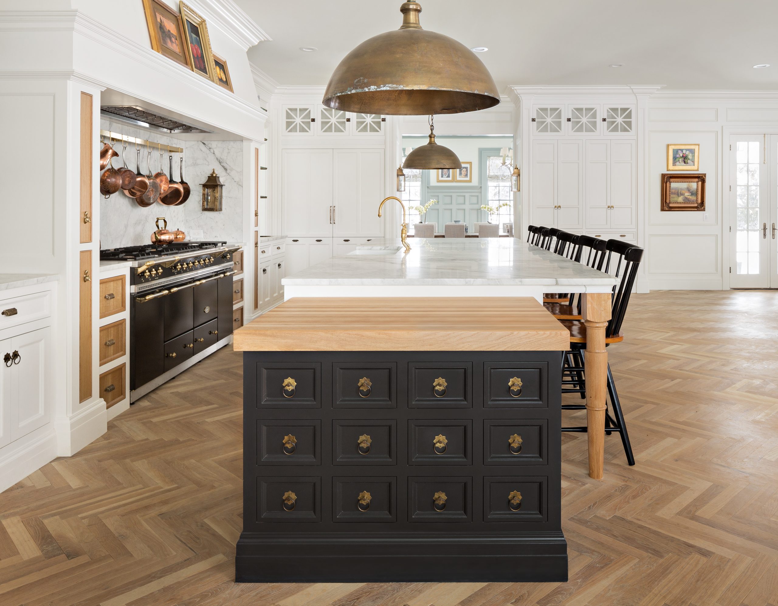 Bring on black cabinets in the kitchen! Think I'm crazy? Tell it to this gorgeous black custom kitchen island!