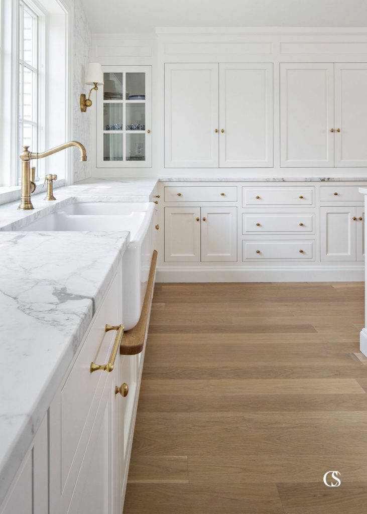 Designing the best kitchen cabinets can be like solving a puzzle about sizes of cupboards and drawers, cabinet door ideas, and how they can all fit together in the best locations for optimal functionality.