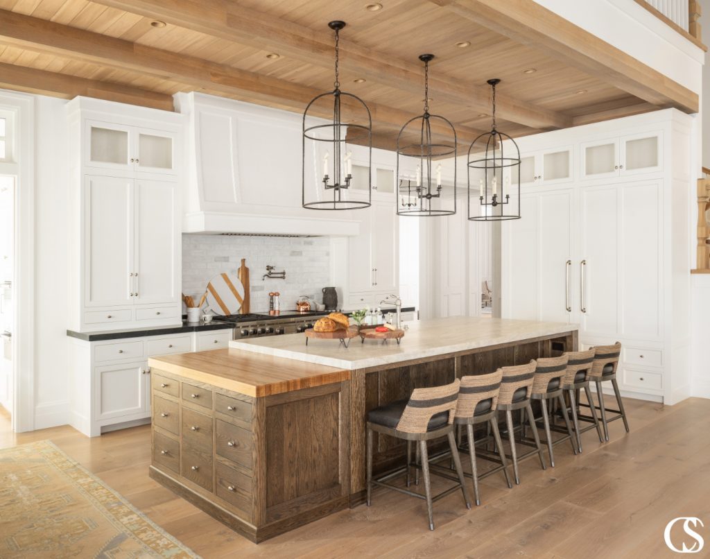Flat front cabinetry has made a comeback, providing kitchens with a seamless, clean look. Flat front cabinets have more of a modern vibe and have no detail around the borders.