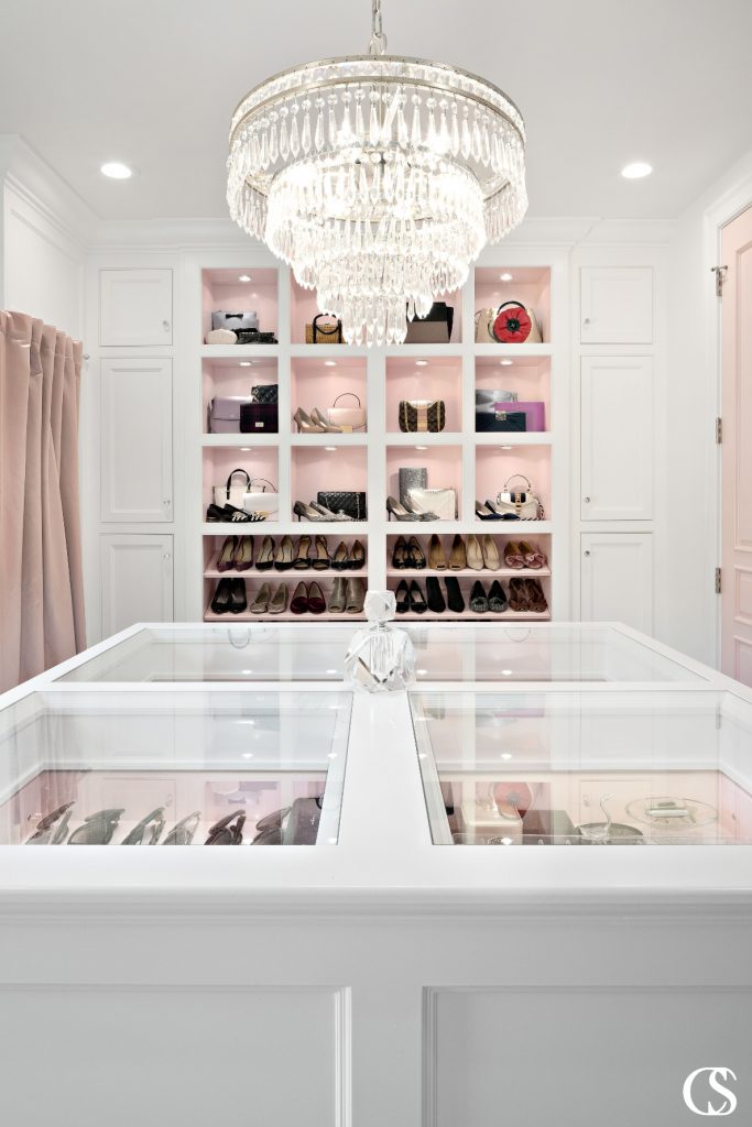 An absolute must have in the best closet design is great lighting. It is a functional necessity and can bring life, warmth, and serious style to a custom closet room that could otherwise be just another utility space.