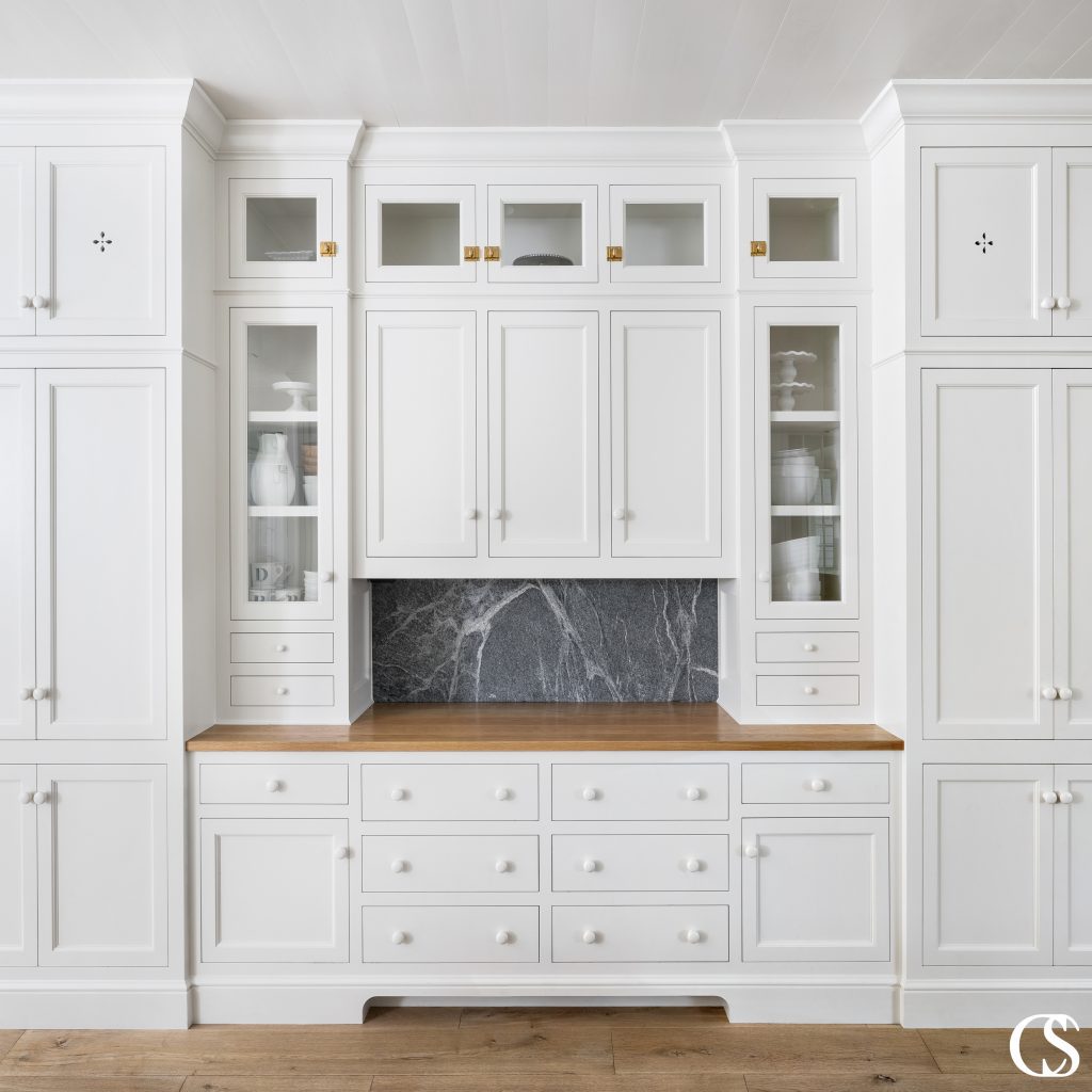 It's both the structure and design details that make for the best custom cabinets for your kitchen. With several sizes of drawers and cupboards, multiple door designs and hardware types, this white kitchen cabinet has everything you'd ever need to satisfy both.