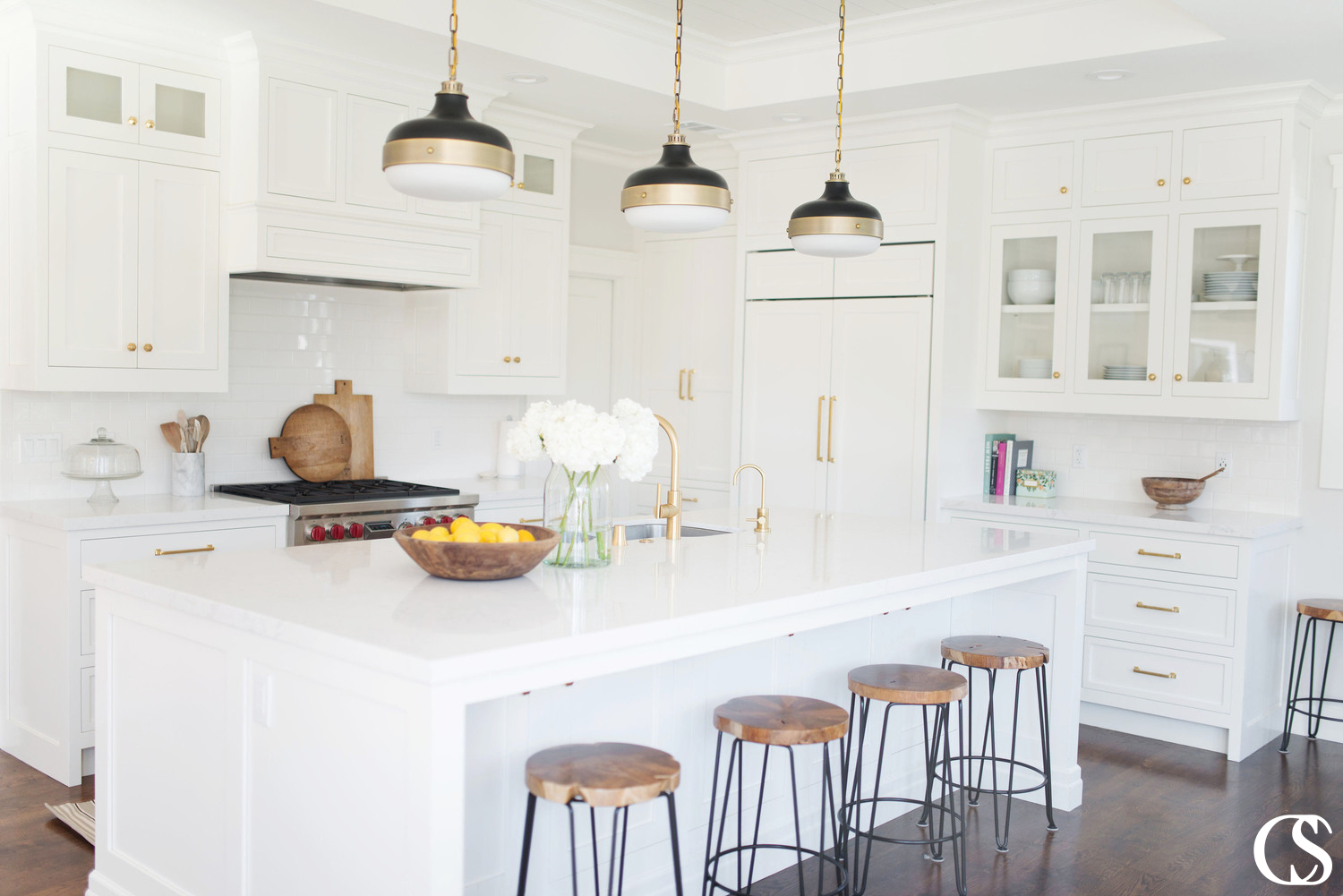 What does the best custom kitchen island include for you? What purpose can yours serve? Is it there for storage? Extra workspace? Bonus seating? Good news—a well-designed island can accomplish all of the above, and more.