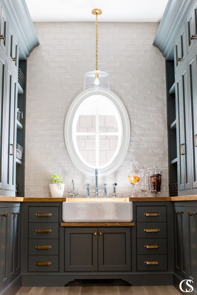 The best kitchen pantry design ideas are ready for anything kitchen prep can throw at them. A great custom pantry needs an array of drawers, cabinets, shelving, and a great farmhouse sink. And why not add some deep paint, just to throw it over the top?