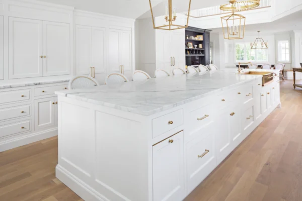 In today’s modern age, there are no hard and fast rules, but in general, contemporary or modern design favors simple lines while traditional cabinetry is a bit more classic in appearance.