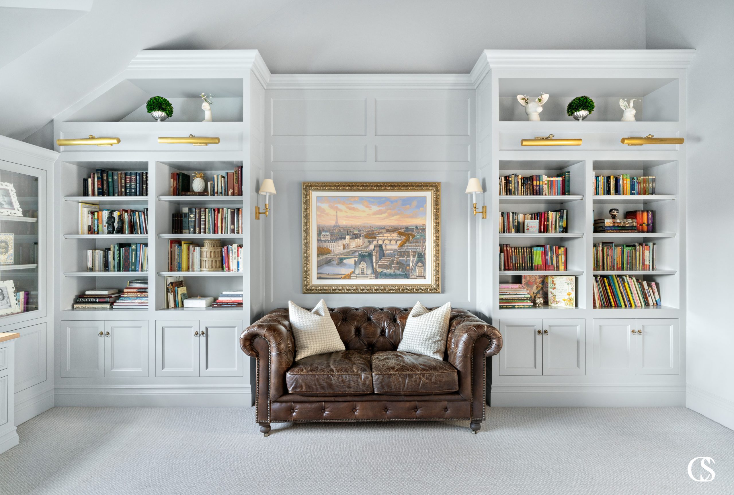 living room built in bookshelves