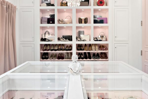 Custom closet cabinets give you the chance to display all your shoes, purses, and other accessories in a perfectly organized and beautiful way.