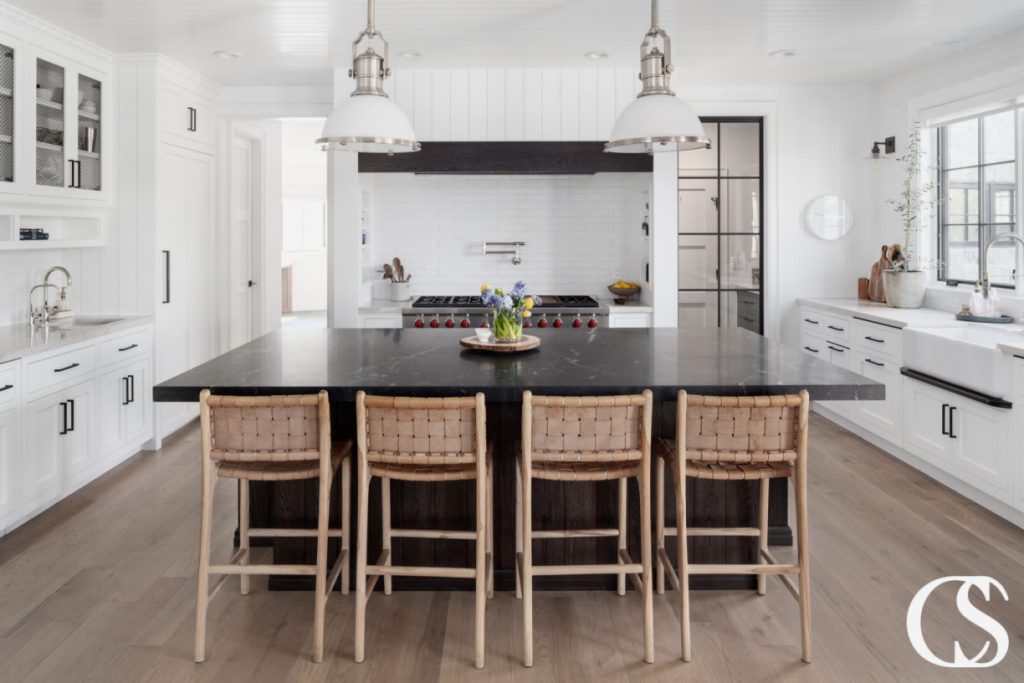 A custom oven range hood designed to fit seamlessly into any kitchen, featuring a sleek and modern design made of high-quality stainless steel. The hood features powerful ventilation to effectively remove smoke and cooking odors, while adding a touch of elegance to your kitchen's decor.